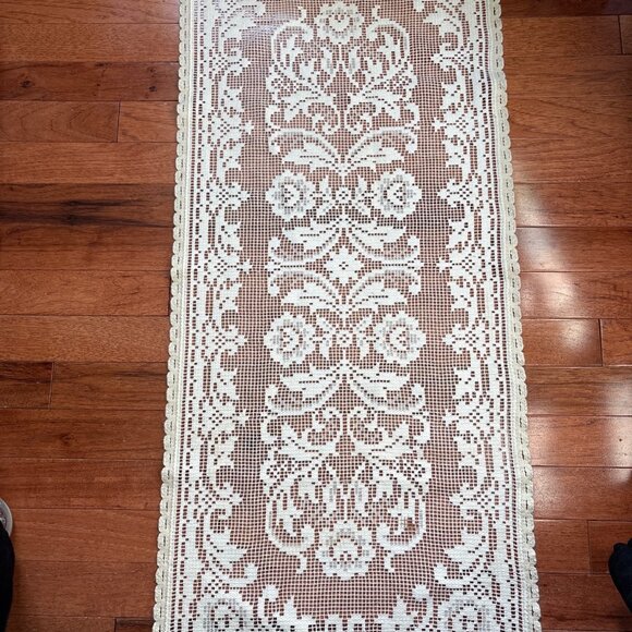 Vintage Handcrafted Crochet Lace Table Runner Floral Pattern 38" x 17" - Picture 11 of 14